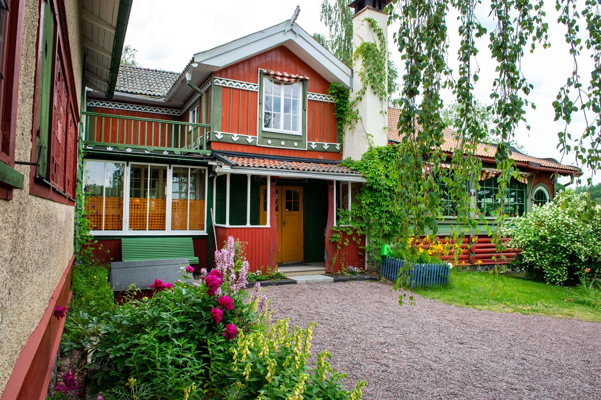 Carl Larsson-gården i Sundborn med stugan Lilla Hyttnäs där konstnärsparet Carl och Karin Larsson levde och arbetade kring förra sekelskiftet.