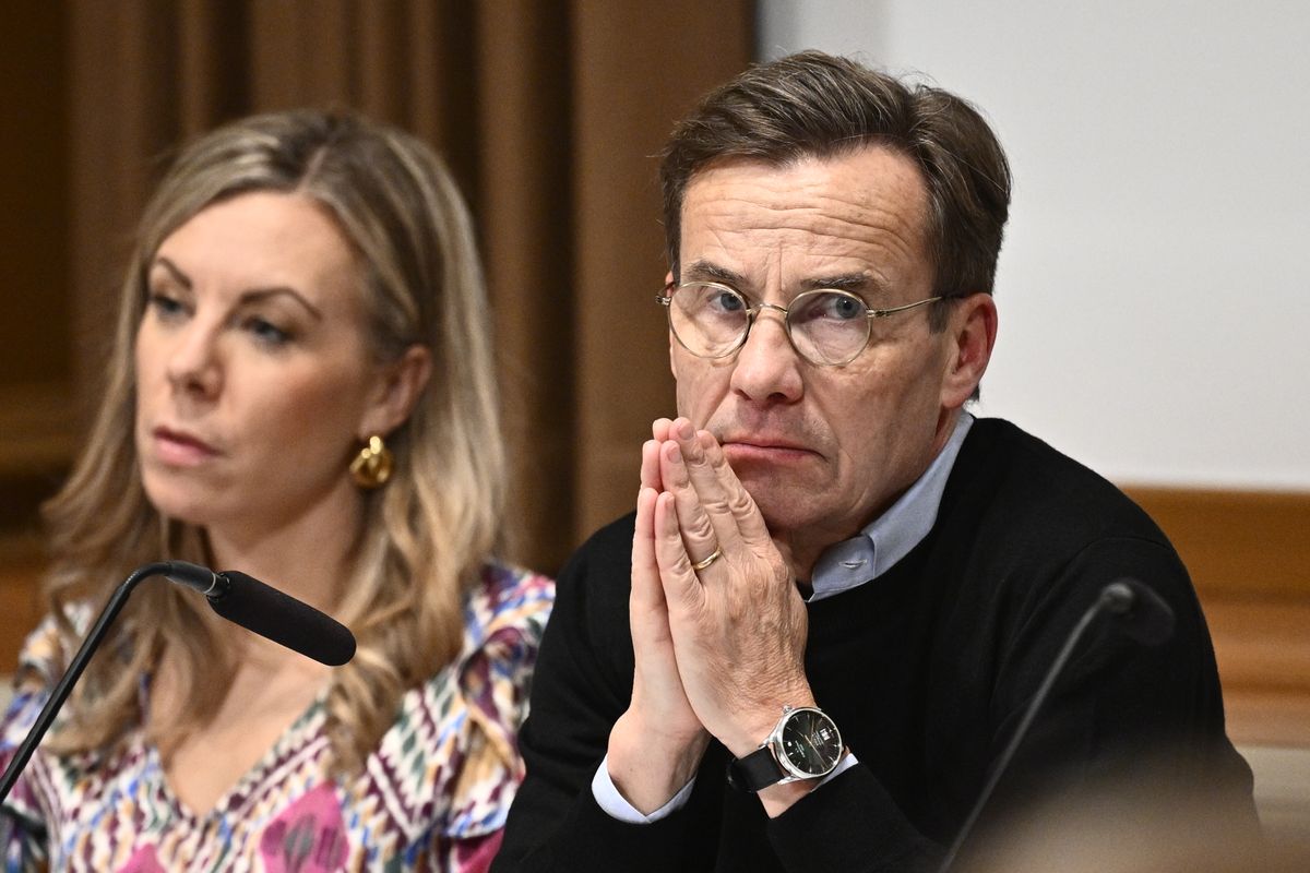 Sveriges EU-minister Jessica Rosencrantz och Statsminister Ulf Kristersson (M) under onsdagens möte med EU-nämnden i Skandiasalen i riksdagen.