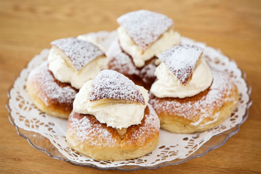 Semlor på fat.