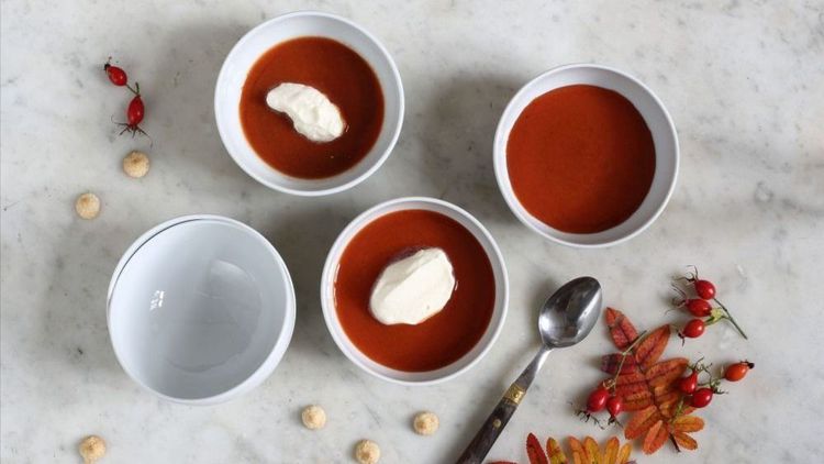 Så gör du hemgjord nyponsoppa