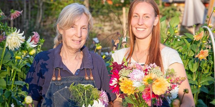 Cecilia och Lovisa har skapat sitt drömliv – som blomsterbönder i Småland