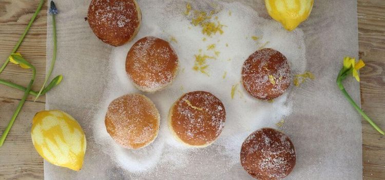 Gammeldags munkar med vaniljkräm