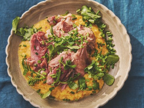 Långkokt fläsklägg med rotmos – Niklas Ekstedts recept