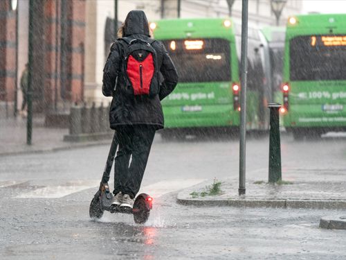 Elsparkare använder inte hjälm – skadorna ökar: ”Oroande”
