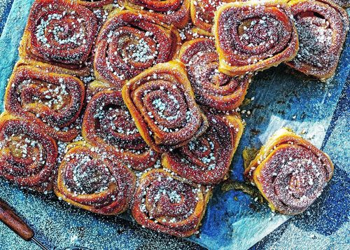 Baka i långpanna: Vaniljbullar med hemkokt vaniljkräm